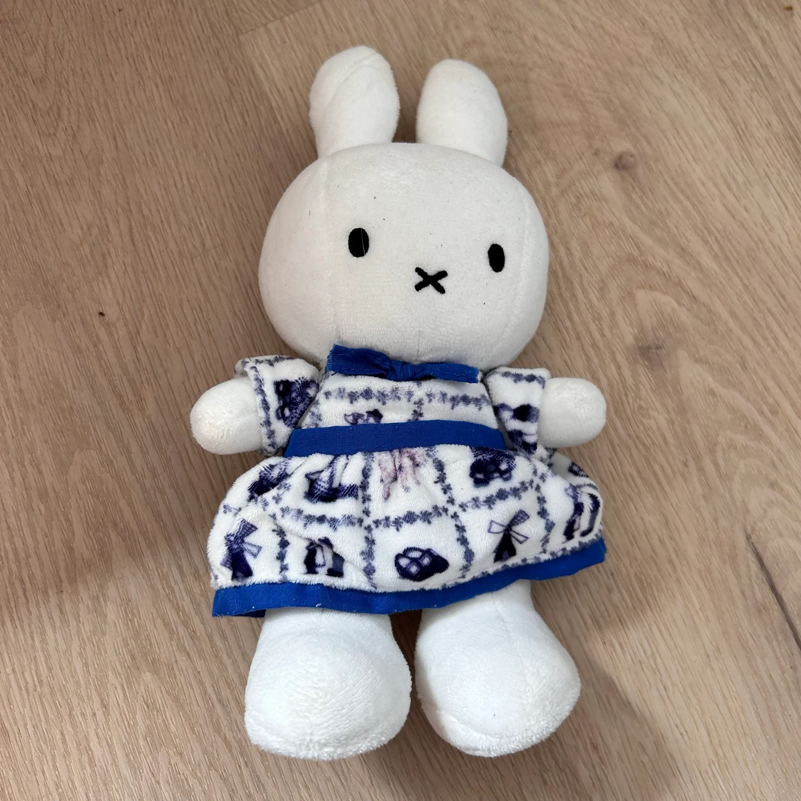 Nijntje (Miffy) Delfts Blauw knuffel 24 cm – Bon Ton Toys – origineel